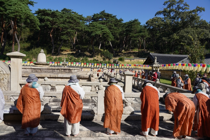 통도사 금강계단을 참배하는 순례대중 (7)